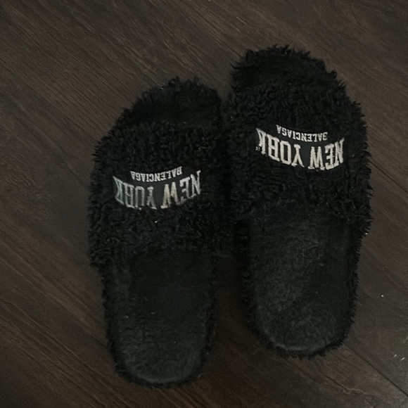 Balenciaga “New York” faux slides - Picture 2 of 5